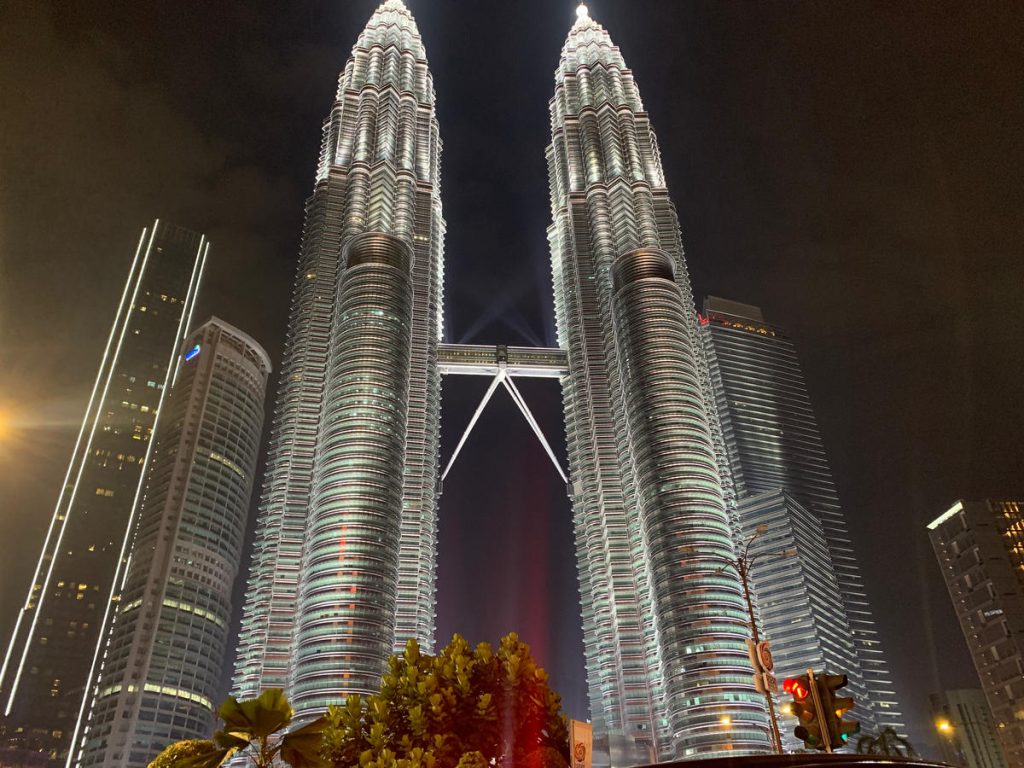 PetronasTowersAtNight20001